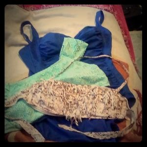 1 peace swim suit & 2 bikini tops